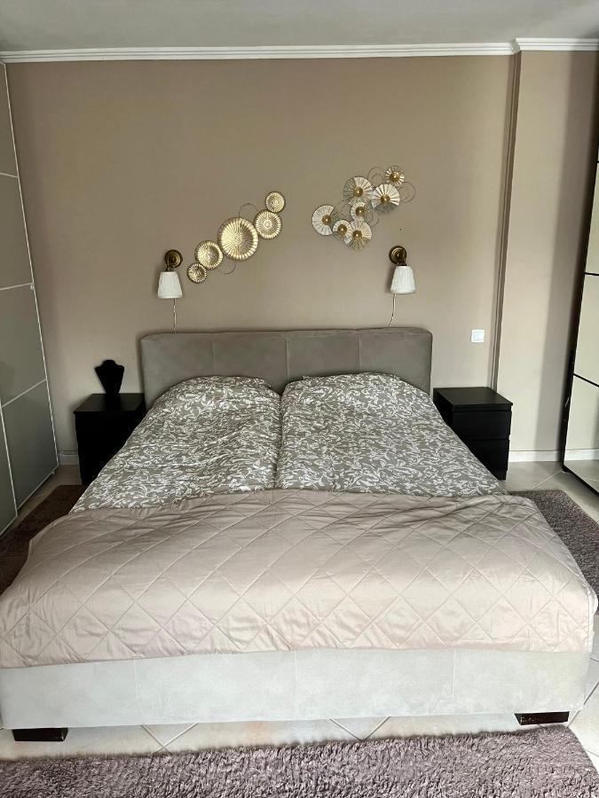 Gyál Budapest Airport Smiley House מראה חיצוני תמונה