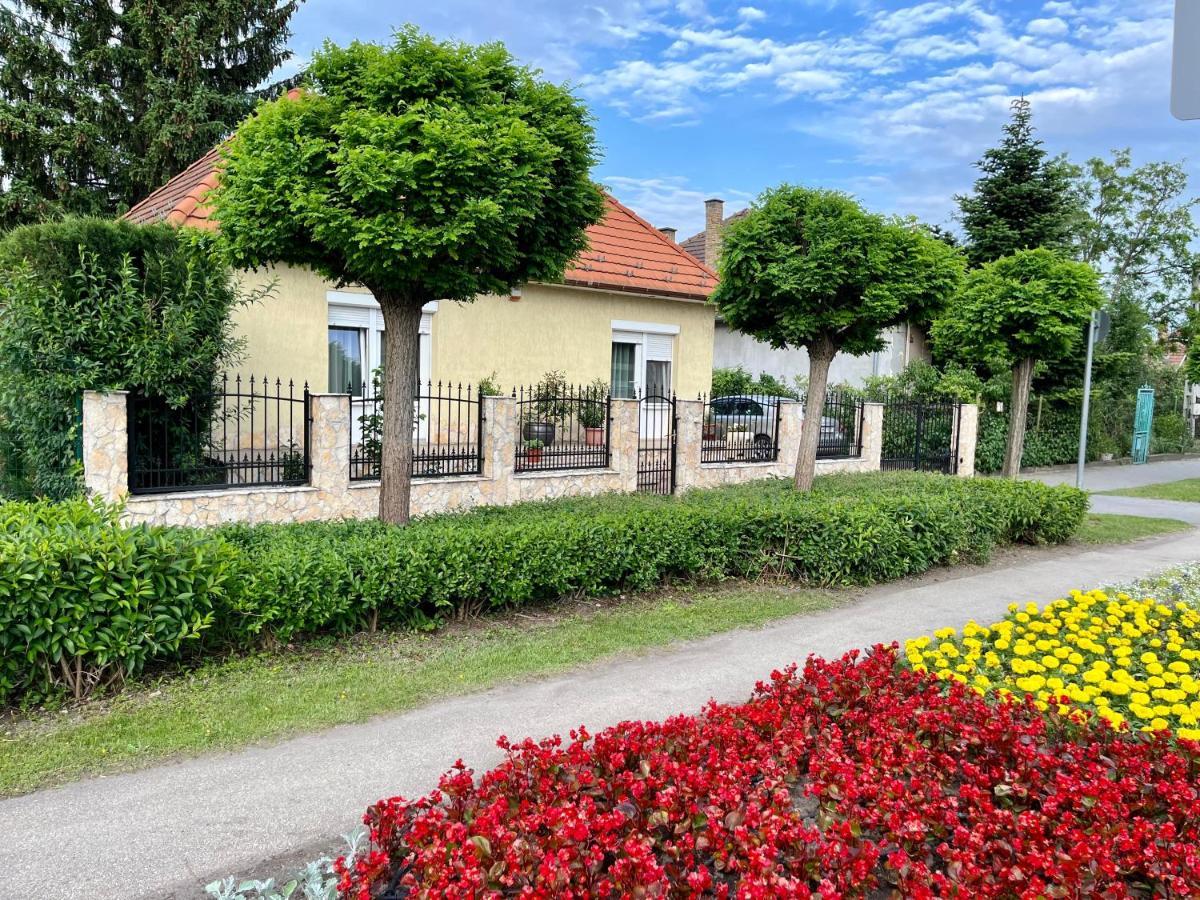 Gyál Budapest Airport Smiley House מראה חיצוני תמונה