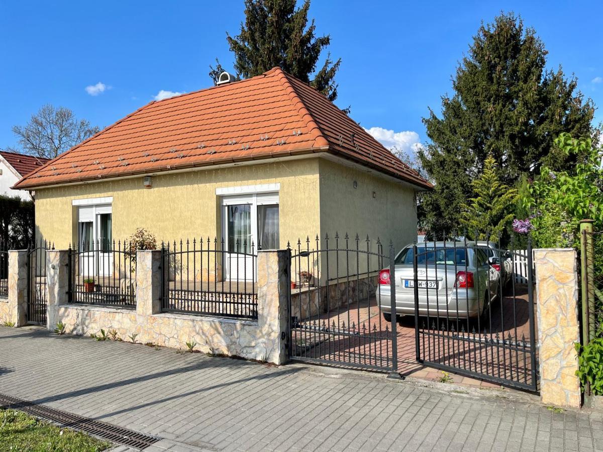 Gyál Budapest Airport Smiley House מראה חיצוני תמונה