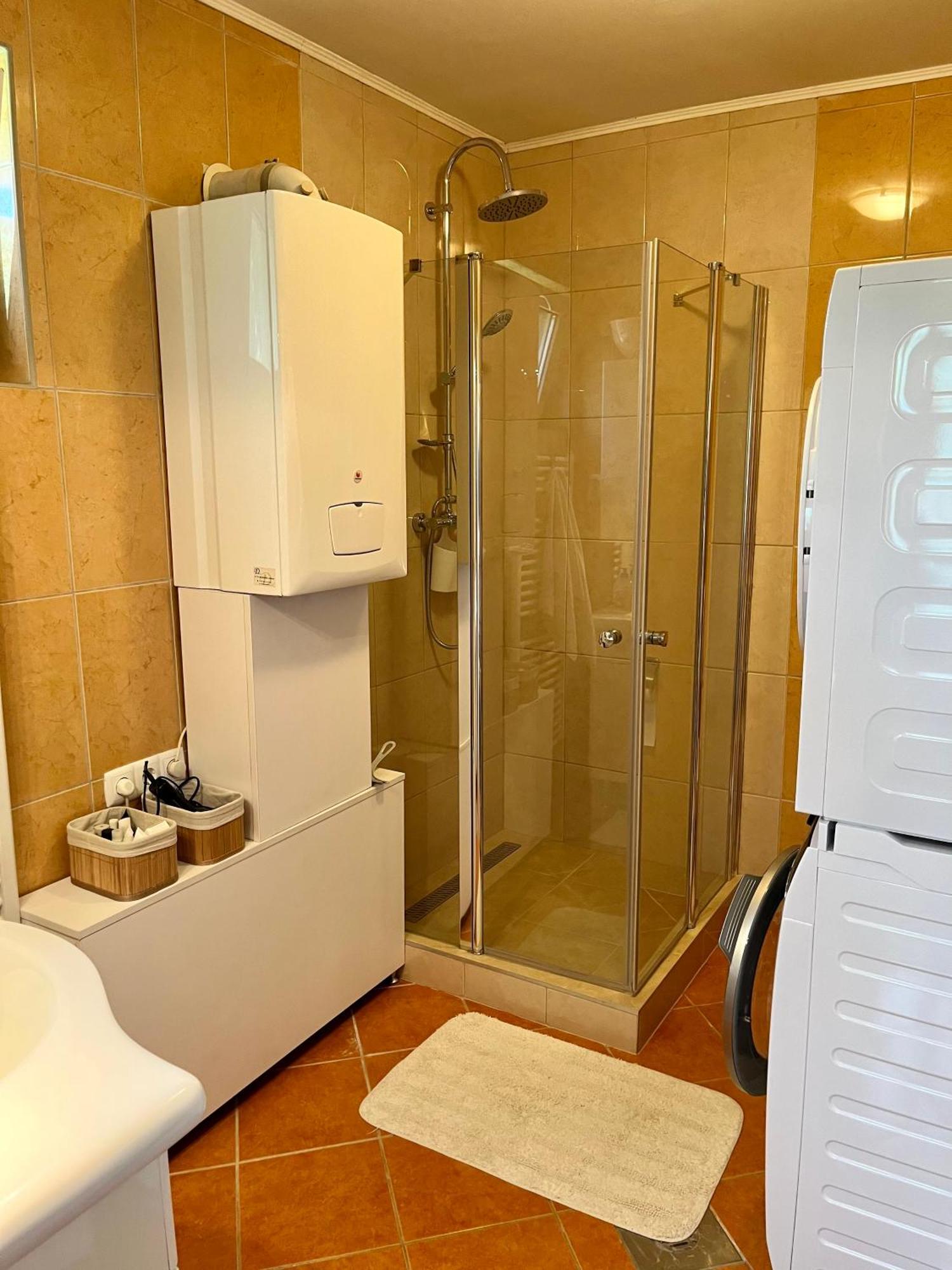 Gyál Budapest Airport Smiley House מראה חיצוני תמונה